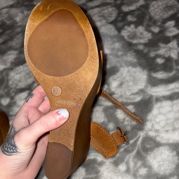 Steve Madden Brown Suede Wedge Sandals - Picture 4 of 4